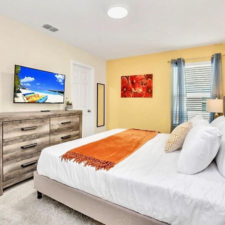 Stunning Rare Lake Front 7Br Holiday Home - Sleeps 14 - Pool, Hot Tub, & Games! Orlando Bagian luar foto