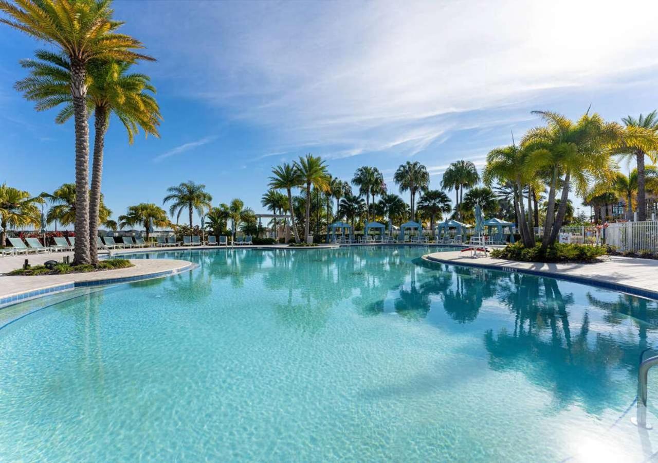 Stunning Rare Lake Front 7Br Holiday Home - Sleeps 14 - Pool, Hot Tub, & Games! Orlando Bagian luar foto